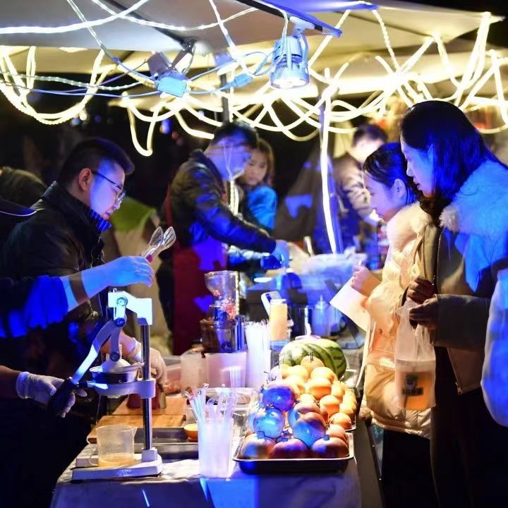 除比赛外，现场还开设了火锅集市。 南岸区委宣传部供图 华龙网发