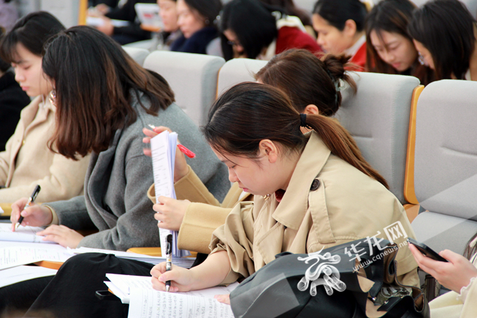 当天，来自重庆永川区的300余名德育干部和班主任代表到场参与。华龙网 张颖绿荞 摄