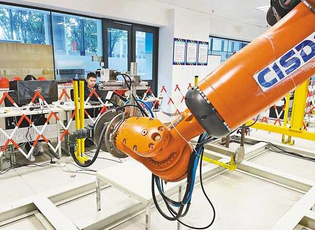 这款“重庆造”机器人今年在多个钢厂“上岗”