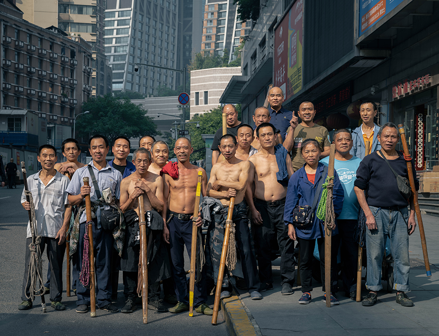【看见重庆】“凝聚山城之光 追梦幸福时代——我们一起向未来”摄影大赛优秀奖《山城棒棒》
