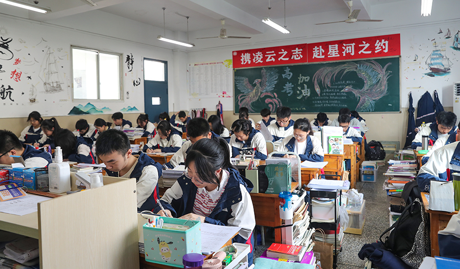 重庆：高三学子积极备战高考